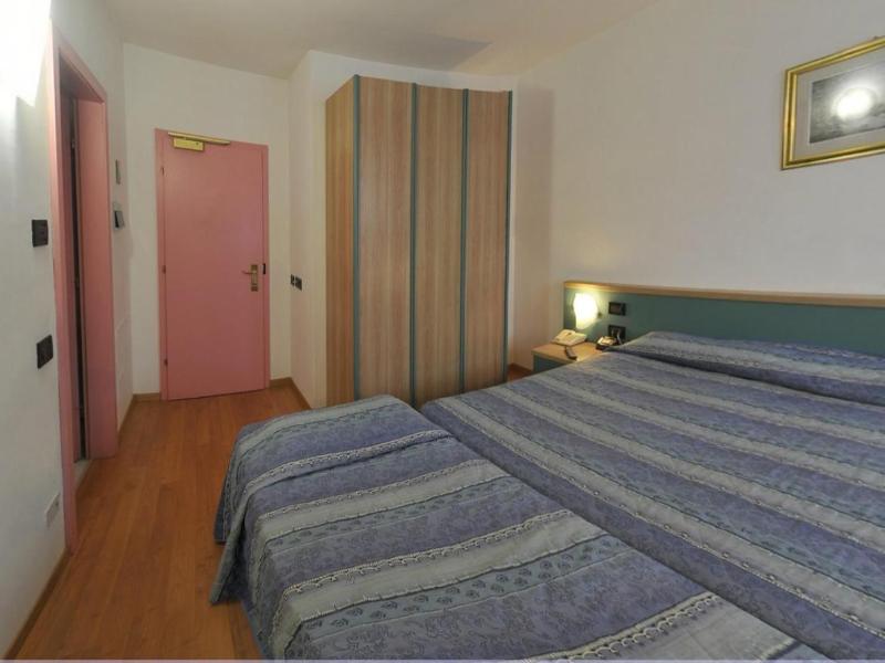 Hotel Vela image