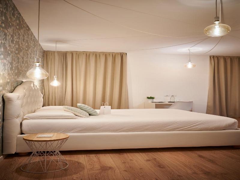 Lainez Rooms & Suites image