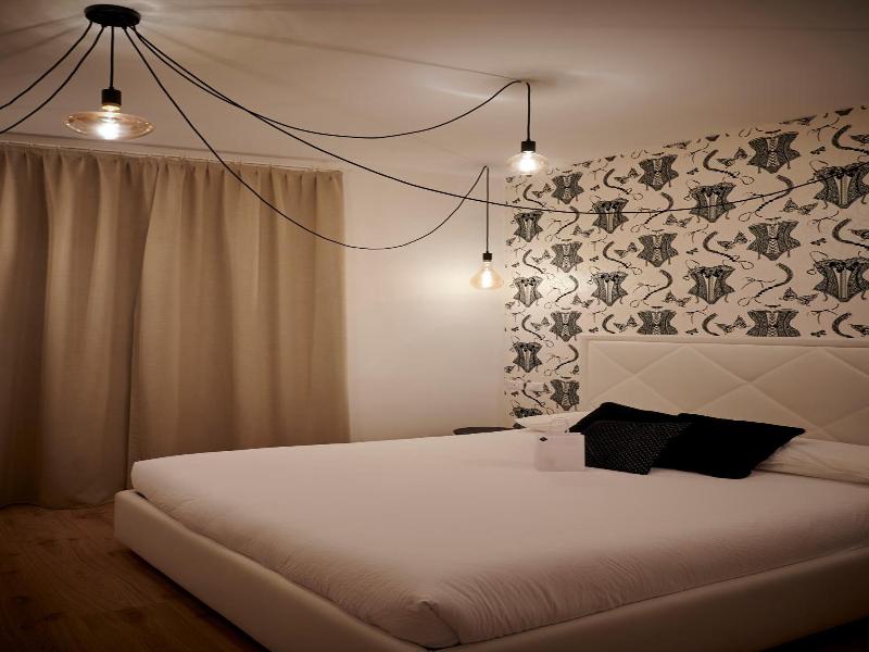 Lainez Rooms & Suites image