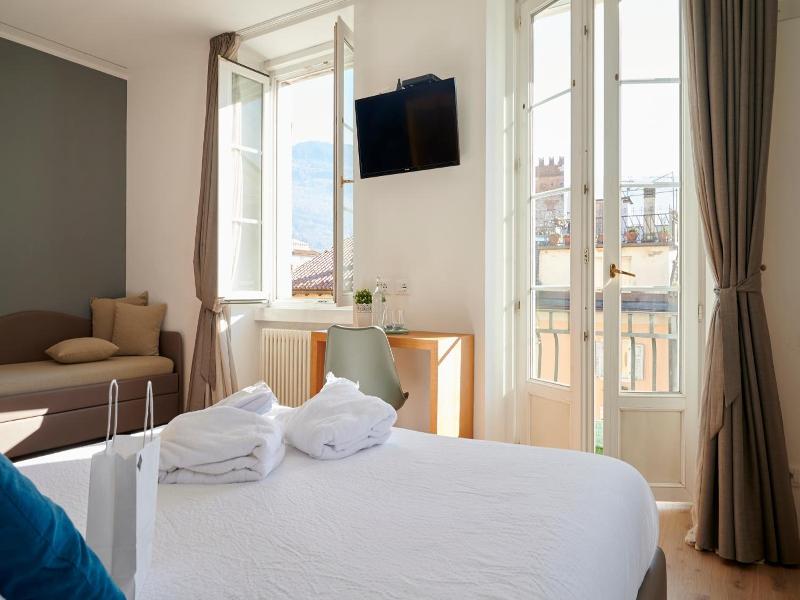 Lainez Rooms & Suites image