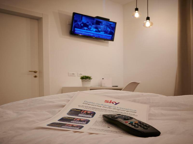 Lainez Rooms & Suites image