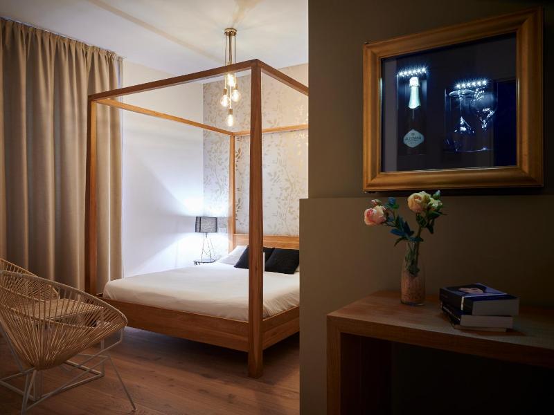 Lainez Rooms & Suites image
