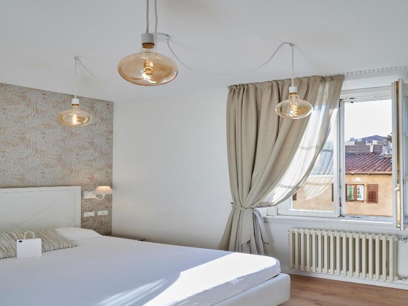 Lainez Rooms & Suites image