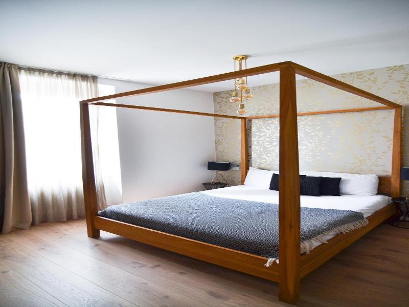 Lainez Rooms & Suites image