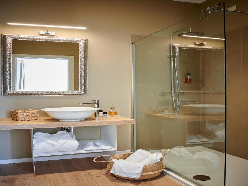 Lainez Rooms & Suites image