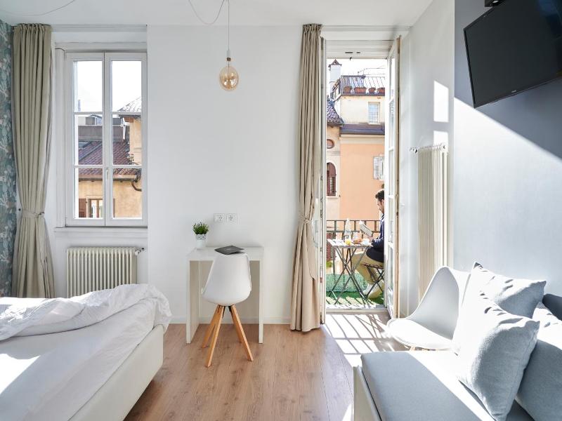 Lainez Rooms & Suites image