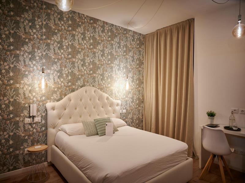 Lainez Rooms & Suites image
