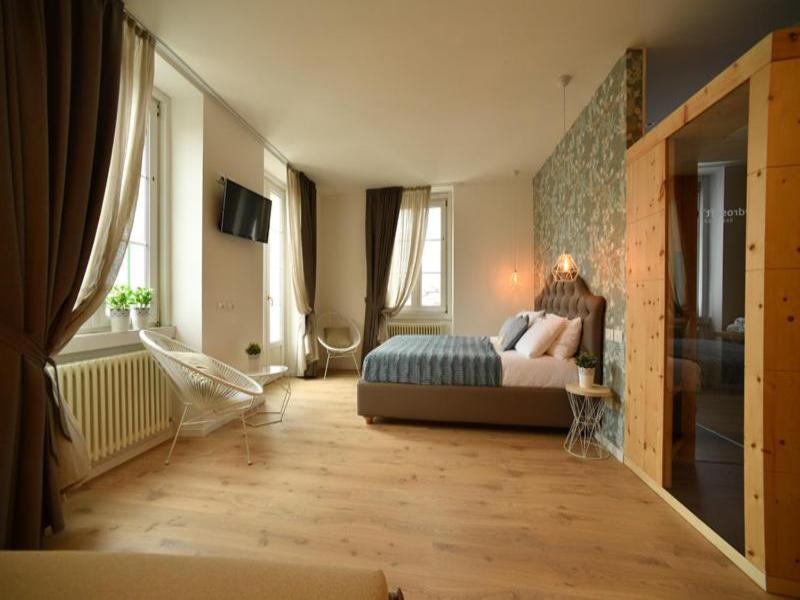Lainez Rooms & Suites image