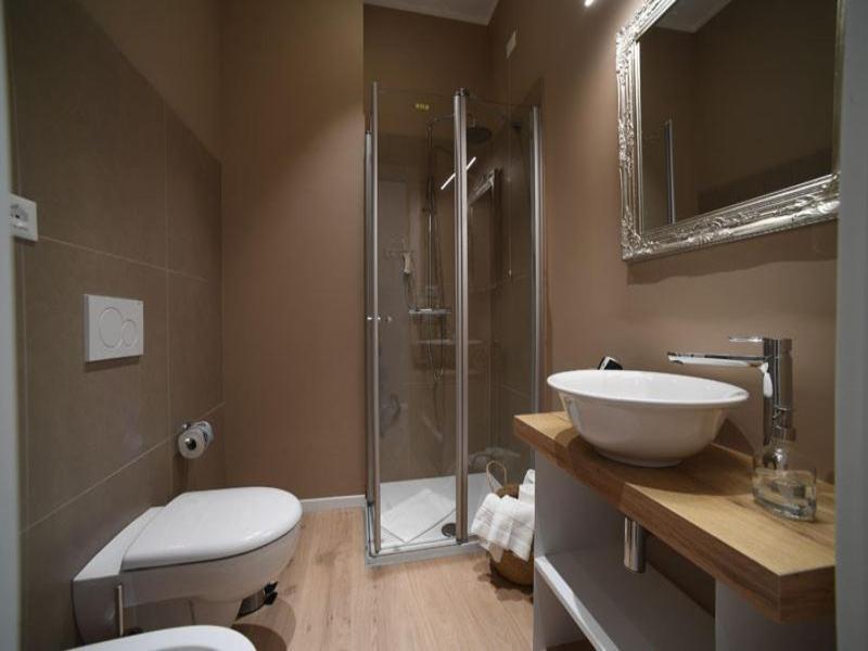 Lainez Rooms & Suites image