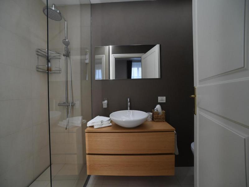 Lainez Rooms & Suites image