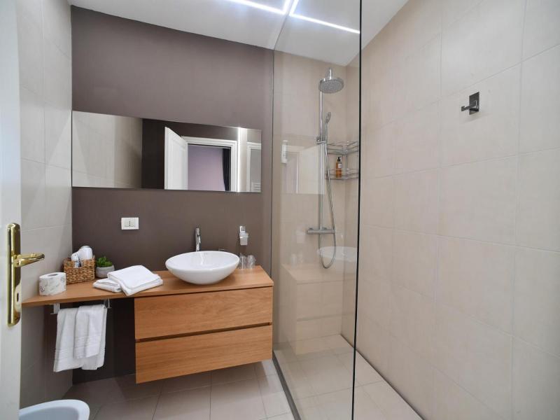 Lainez Rooms & Suites image