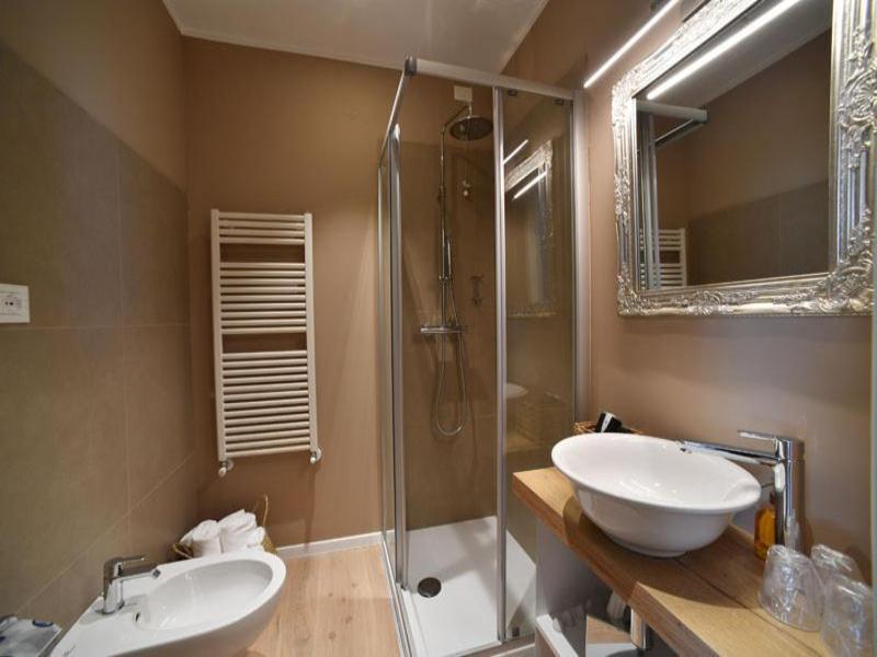 Lainez Rooms & Suites image