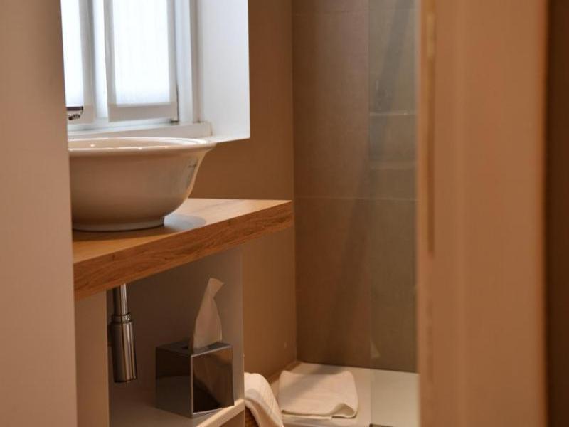 Lainez Rooms & Suites image