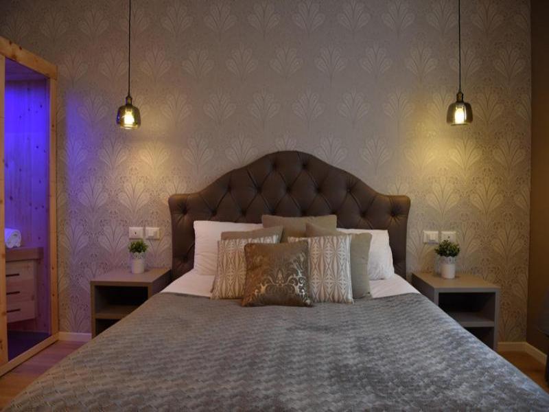 Lainez Rooms & Suites image