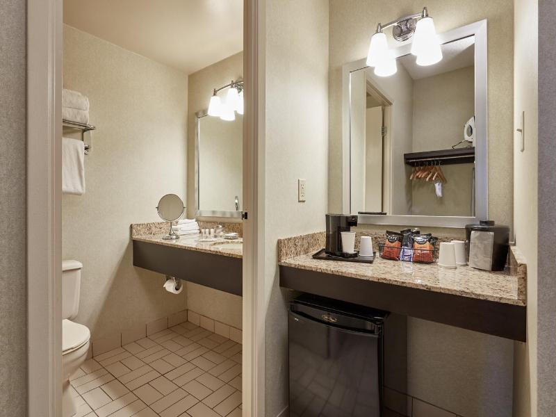 Travelway Inn Sudbury image
