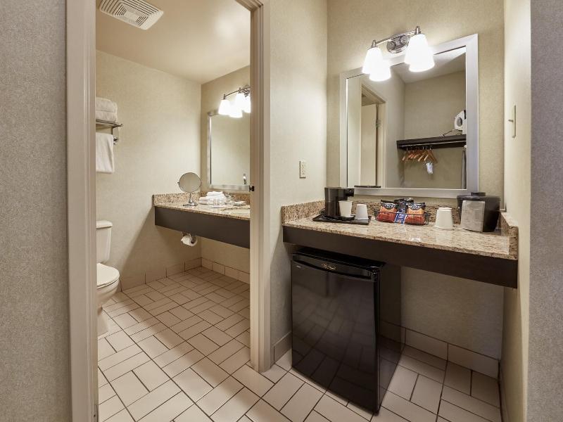 Travelway Inn Sudbury image