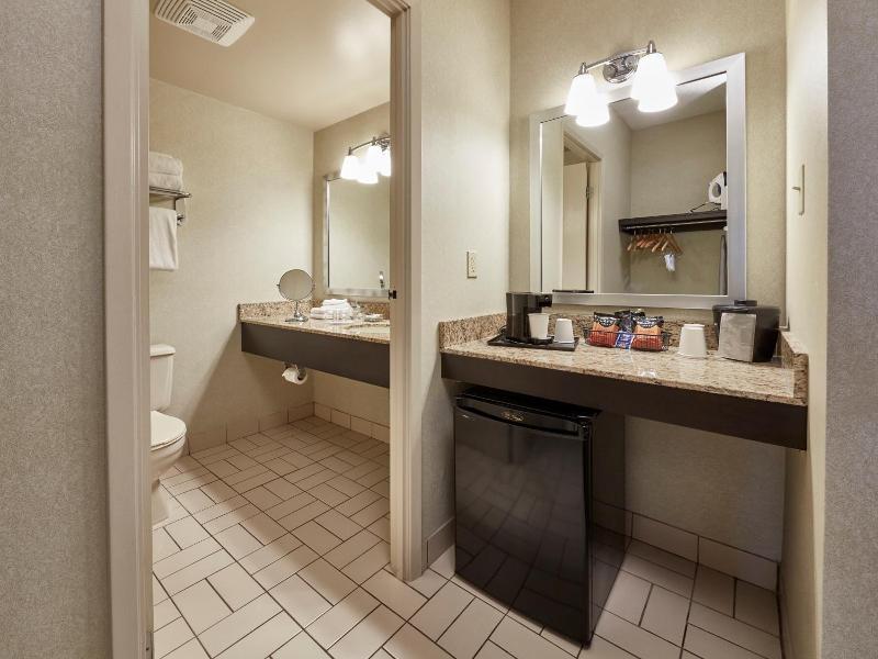 Travelway Inn Sudbury image