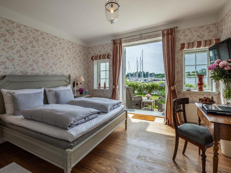 Dyvig Badehotel image