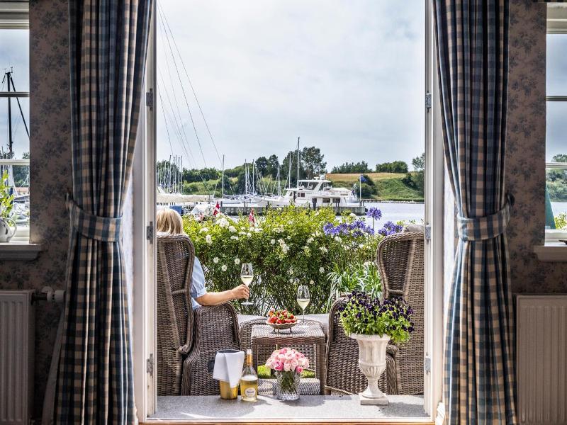 Dyvig Badehotel image