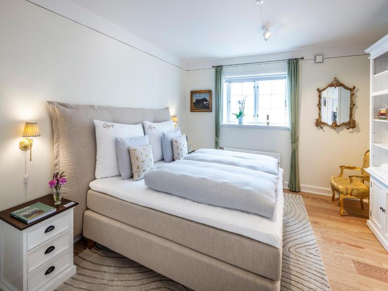 Dyvig Badehotel image