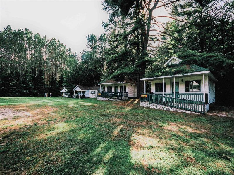 "high Falls Bay Cottages, Camping & Waterpark" image