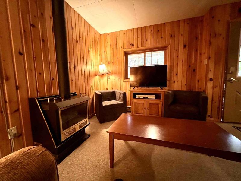 "high Falls Bay Cottages, Camping & Waterpark" image