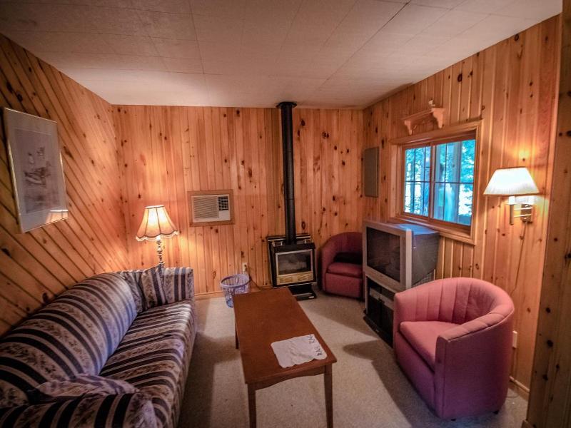 "high Falls Bay Cottages, Camping & Waterpark" image