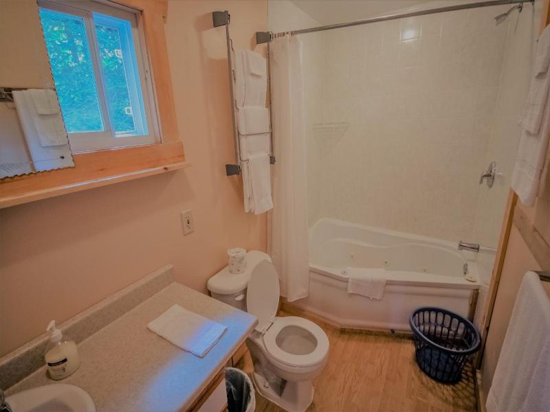 "high Falls Bay Cottages, Camping & Waterpark" image