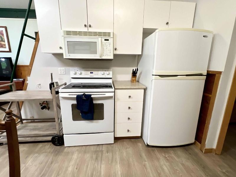 "high Falls Bay Cottages, Camping & Waterpark" image