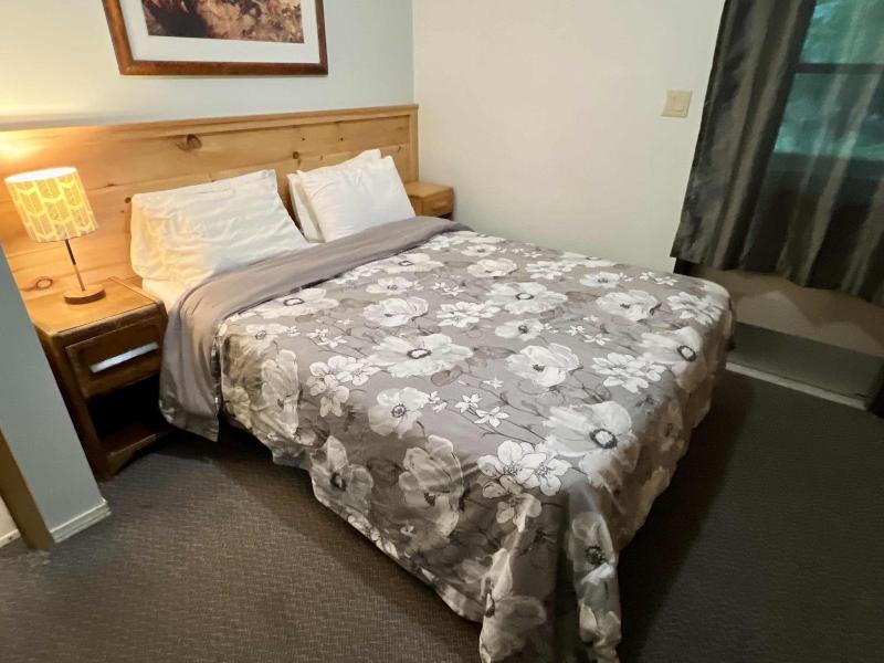 "high Falls Bay Cottages, Camping & Waterpark" image