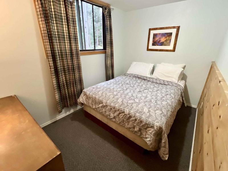 "high Falls Bay Cottages, Camping & Waterpark" image