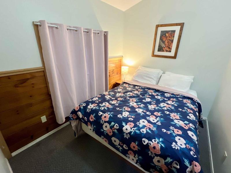 "high Falls Bay Cottages, Camping & Waterpark" image