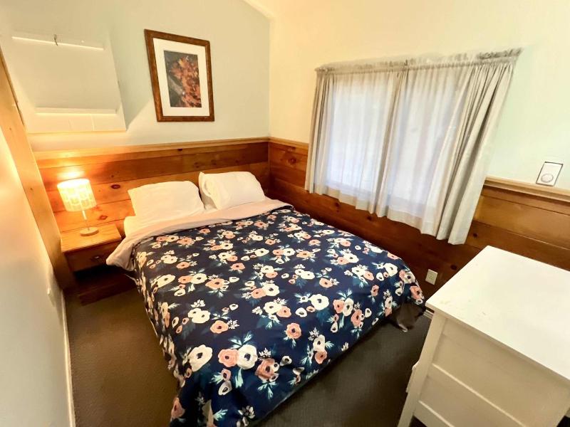 "high Falls Bay Cottages, Camping & Waterpark" image