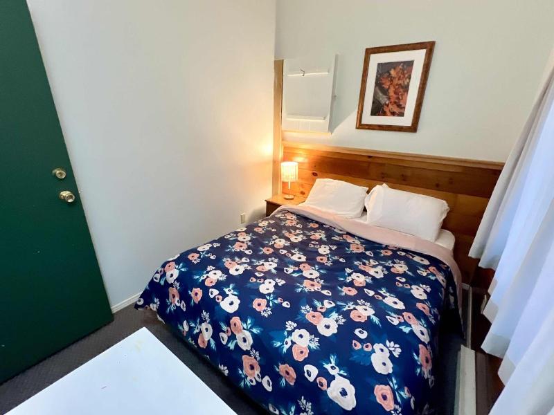 "high Falls Bay Cottages, Camping & Waterpark" image
