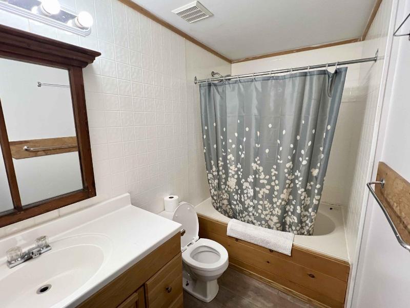 "high Falls Bay Cottages, Camping & Waterpark" image