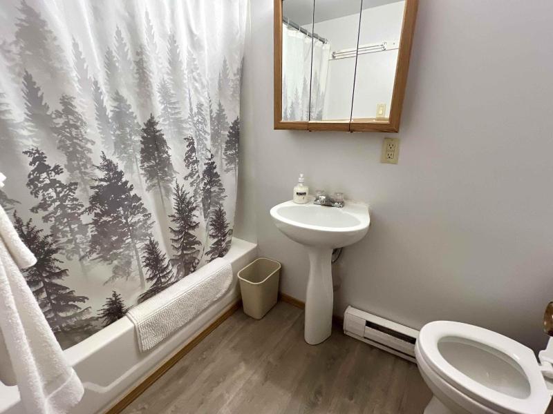 "high Falls Bay Cottages, Camping & Waterpark" image