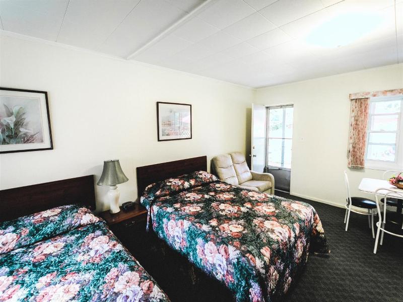 "high Falls Bay Cottages, Camping & Waterpark" image