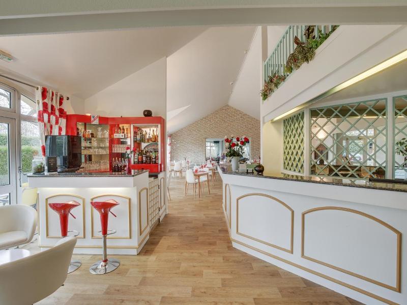 Le Relais De Voisins image