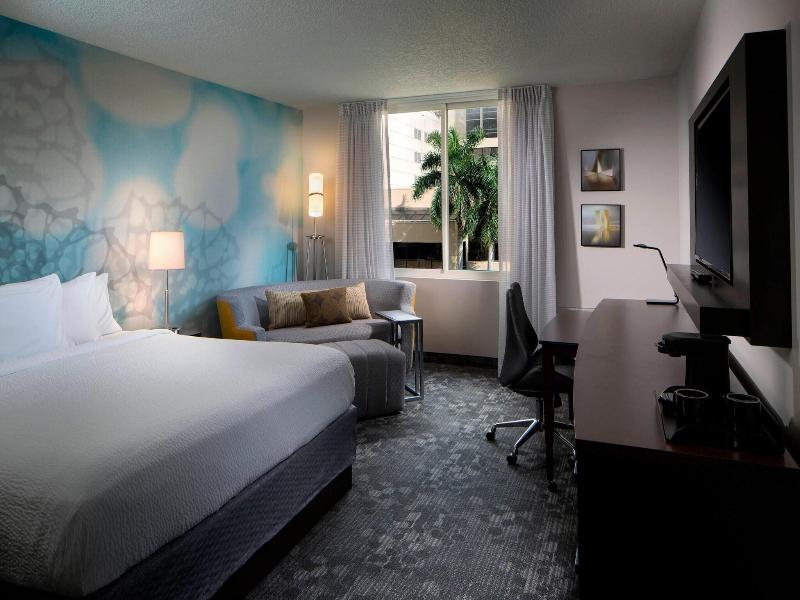 Courtyard Miami Dadeland image