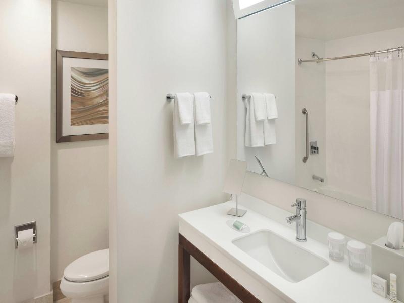 Courtyard Miami Dadeland image