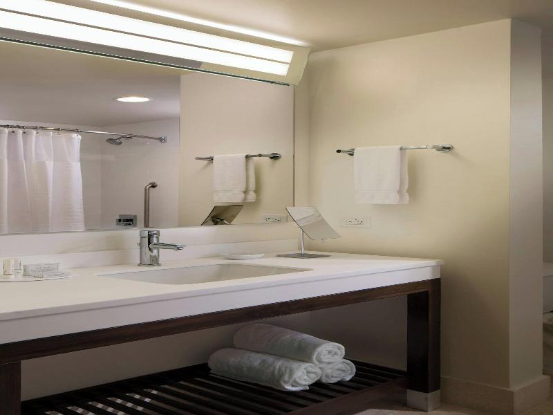 Courtyard Miami Dadeland image