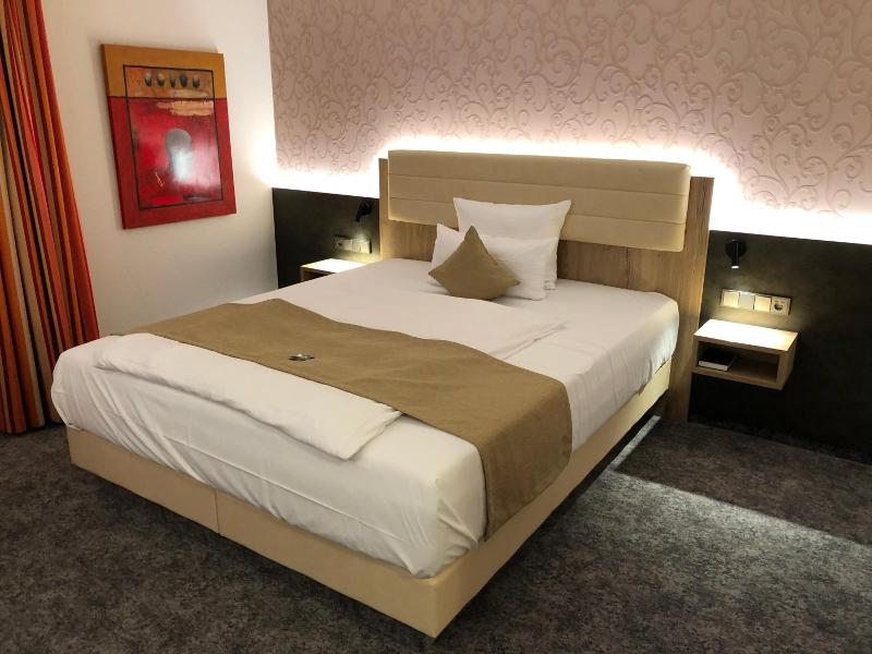 Hotel Merkur image