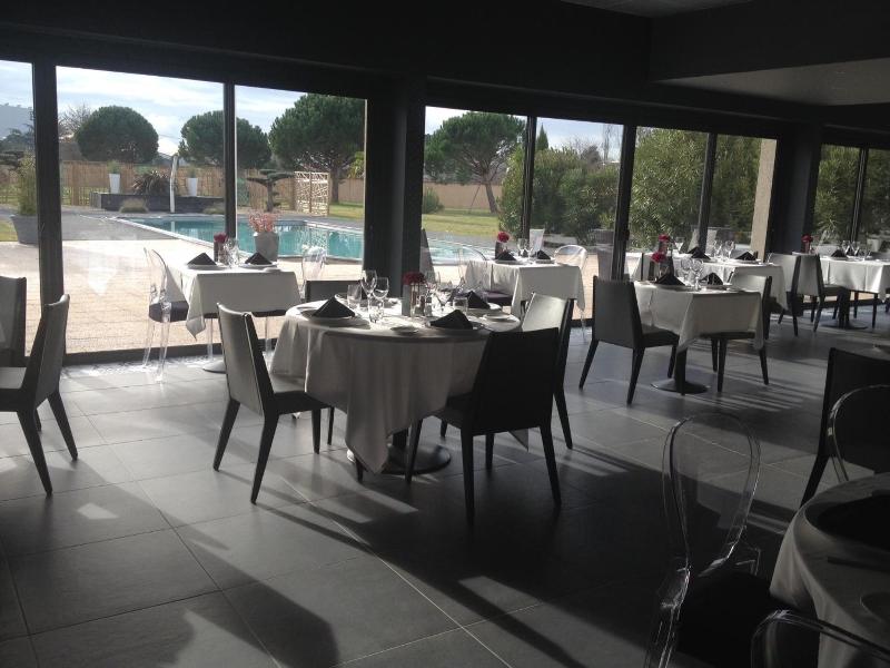 Sous Les Pins image