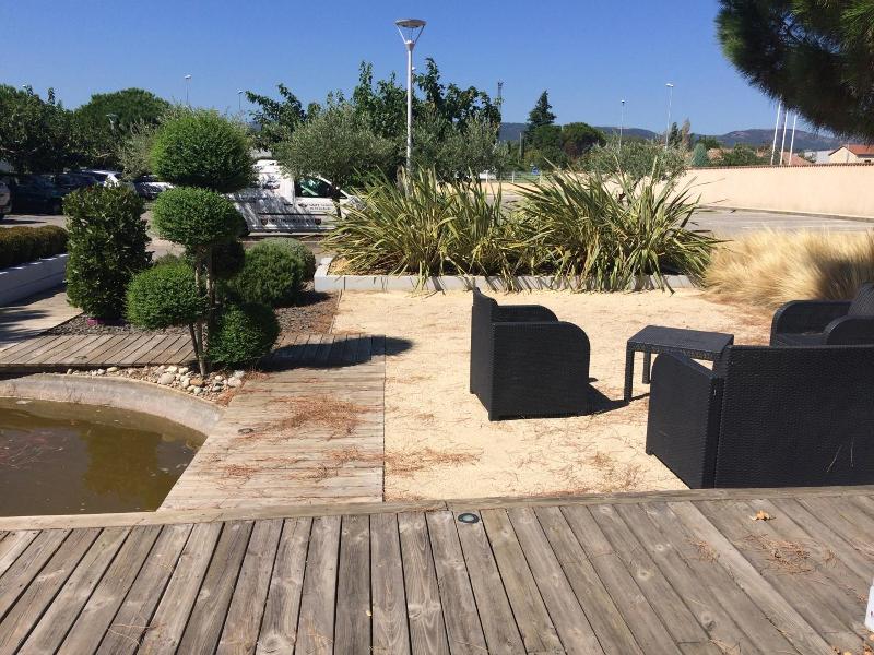 Sous Les Pins image