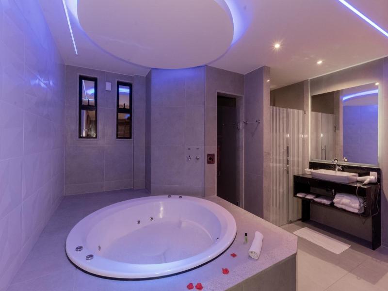 Bambina Hotel -adultos Somente image