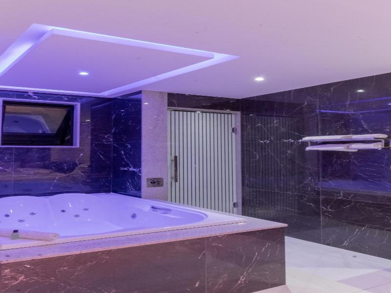 Bambina Hotel -adultos Somente image