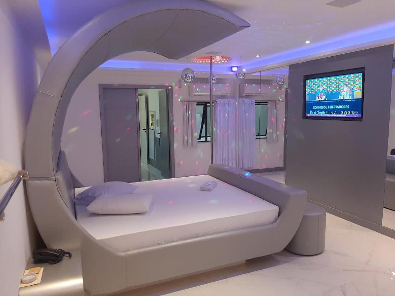 Bambina Hotel -adultos Somente image