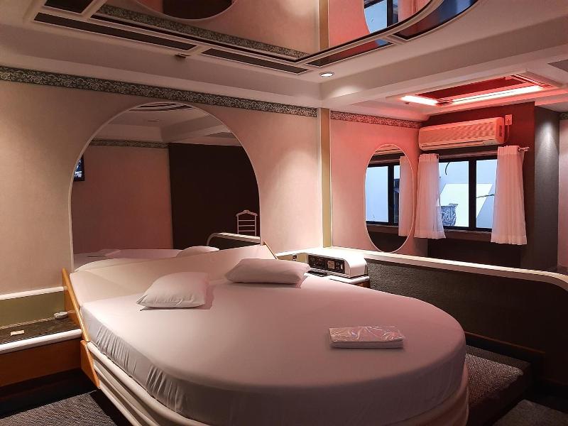 Bambina Hotel -adultos Somente image