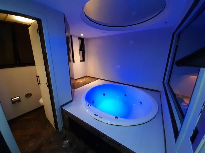 Bambina Hotel -adultos Somente image