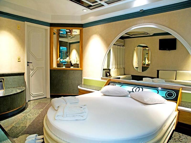 Bambina Hotel -adultos Somente image